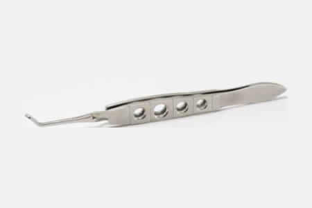 Scleral plug forceps